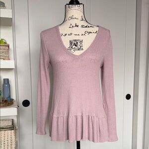 Women's Long-Sleeve V-Neck Ruffle-Hem Top - Dusty Pink
